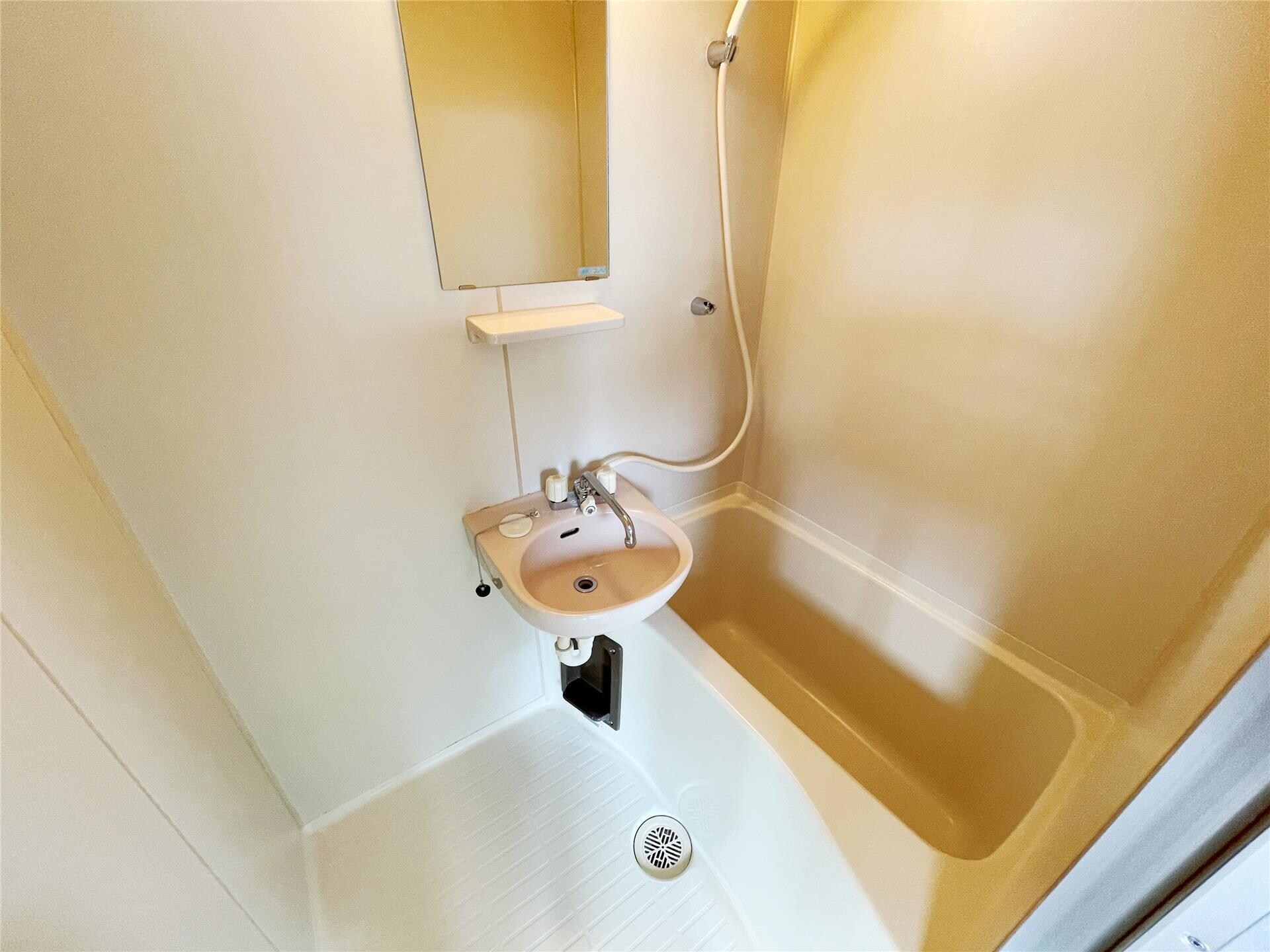 物件内観写真5　(ユニットバス)