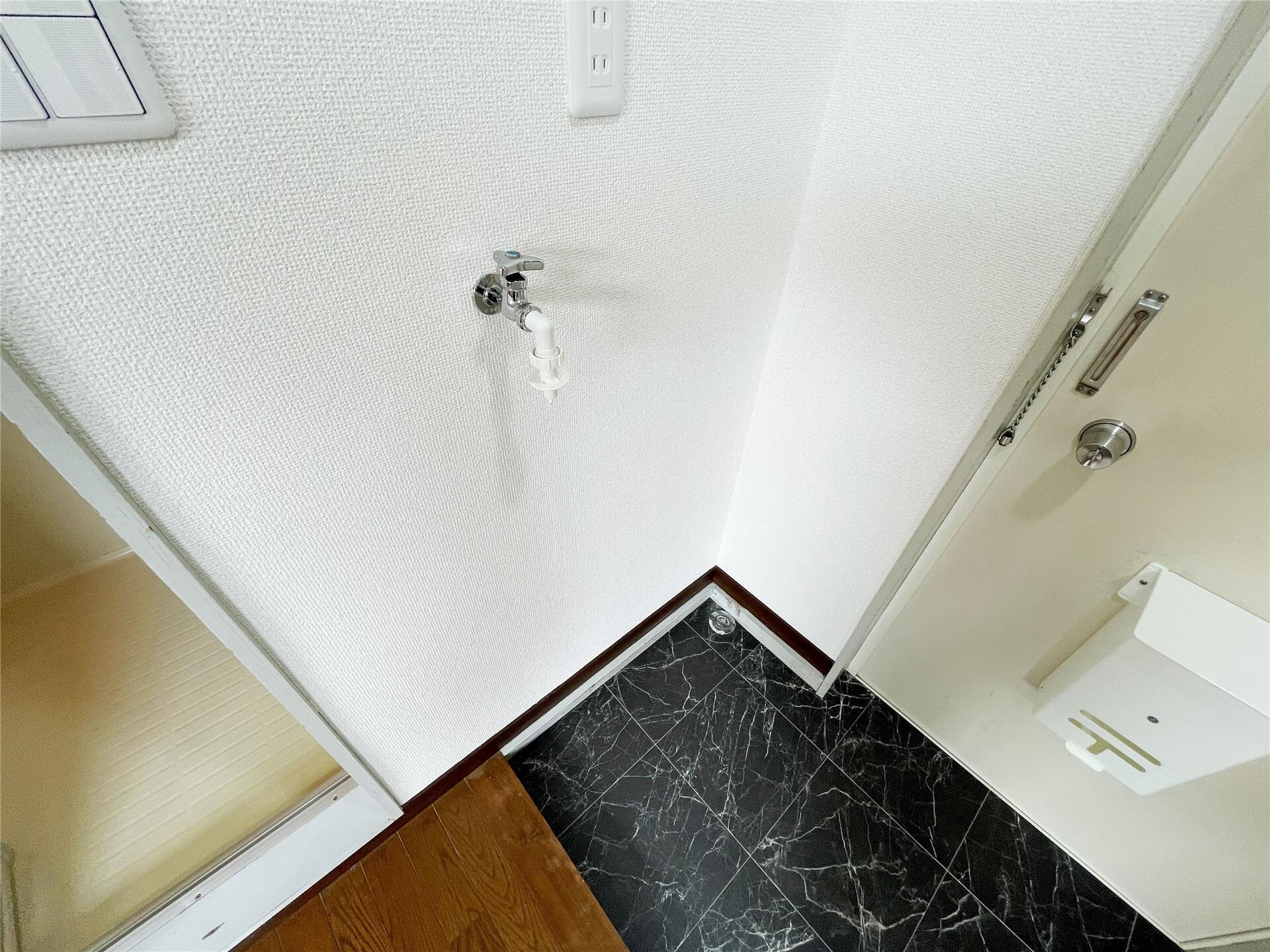 物件内観写真7　(洗濯機置き場)