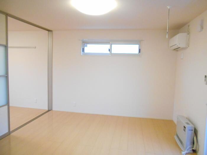 物件内観写真4　(リビング)