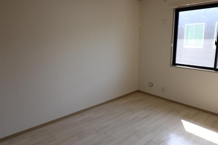 物件内観写真3　(6帖洋室)