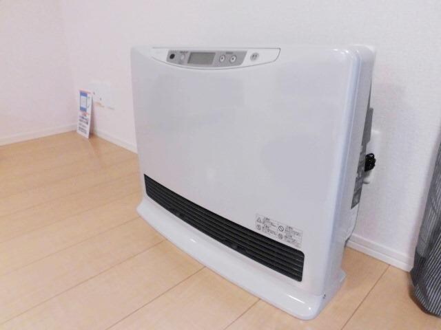 物件内観写真9　(＜FFストーブ＞)