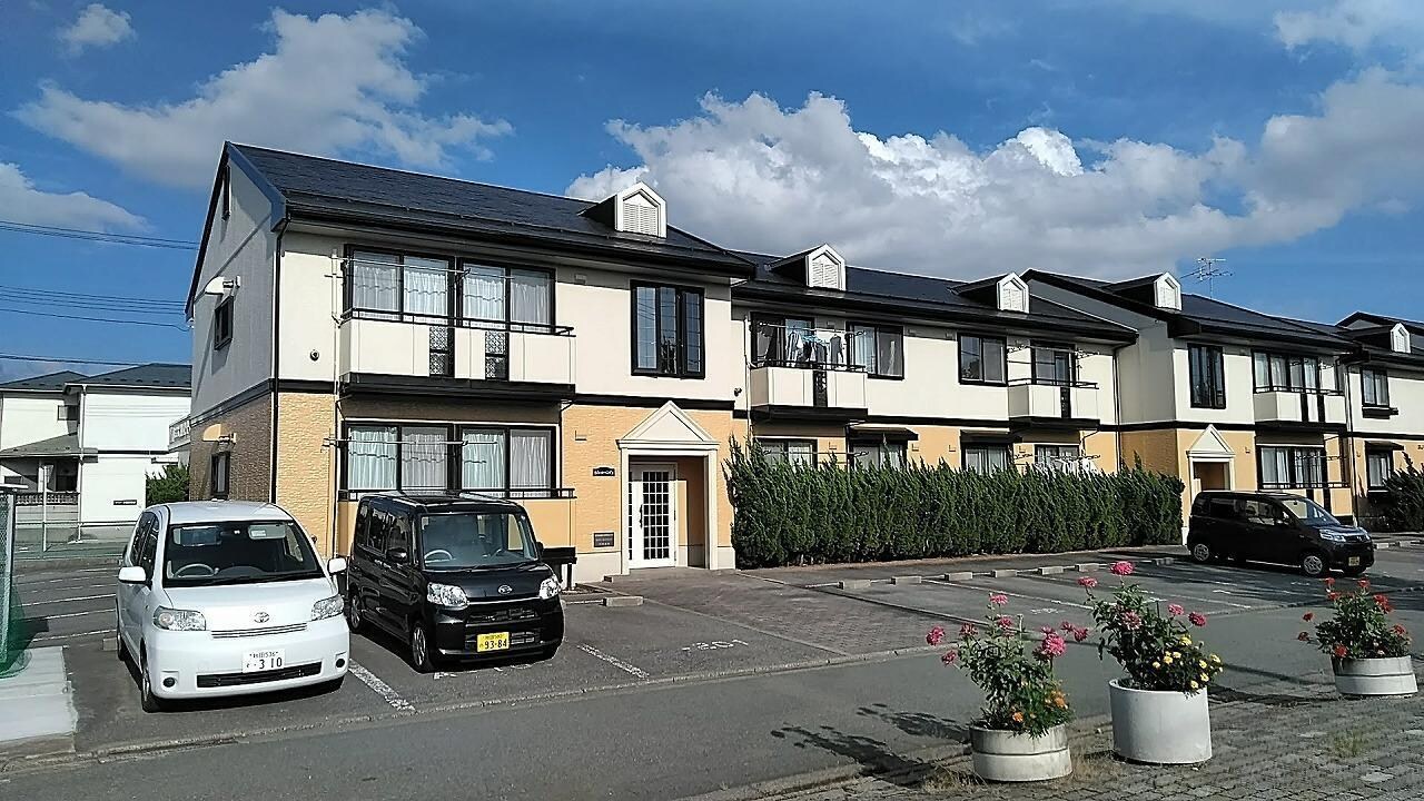 物件外観写真1　(＜建物外観＞)