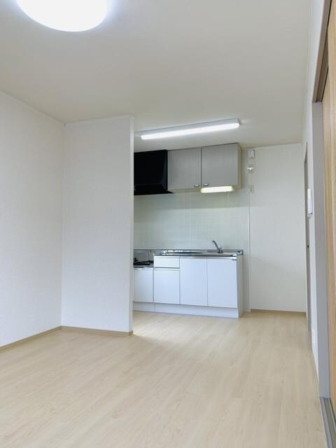 物件内観写真2　(ダイニングスペース)