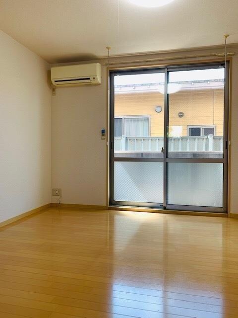 物件内観写真4　(リビング)