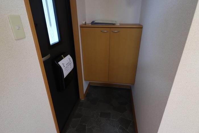 物件内観写真8　(玄関)