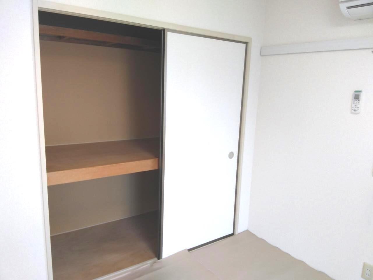 物件内観写真8　(押入)