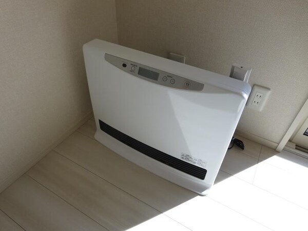 その他室内設備(温水ルームヒーター)