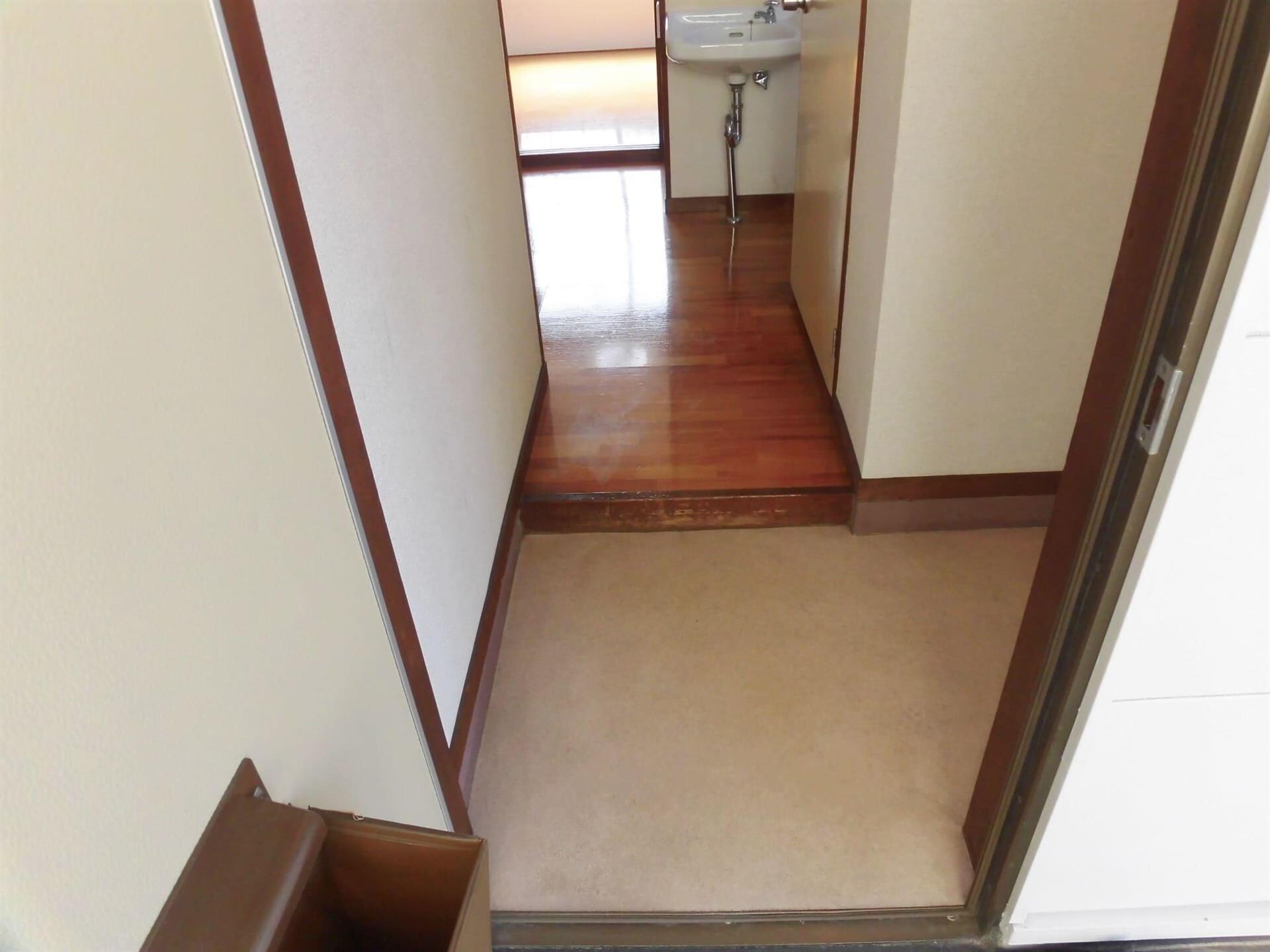 物件内観写真8　(玄関)