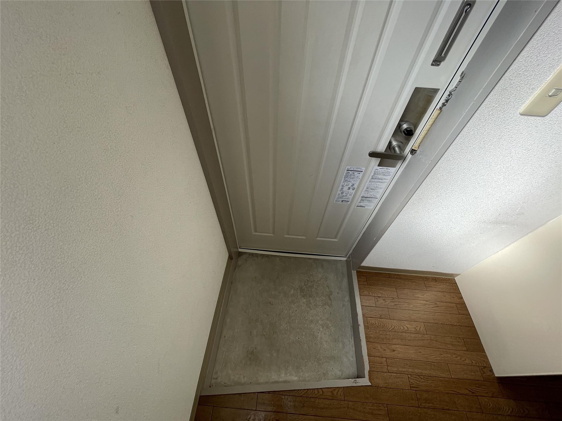 物件内観写真8　(玄関)