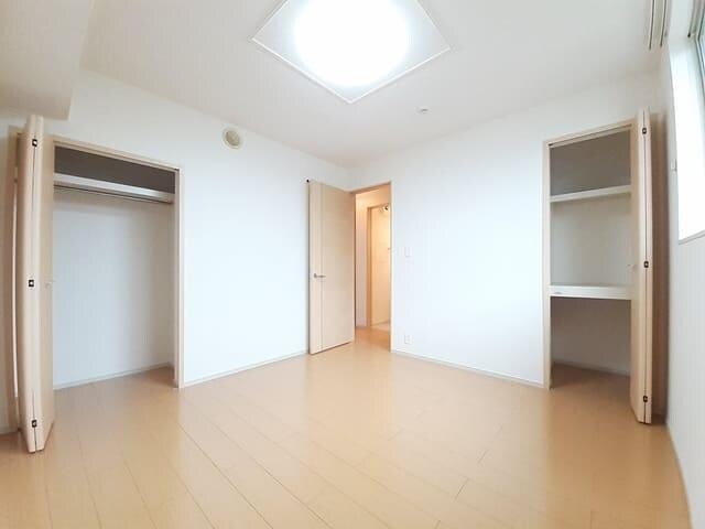 物件内観写真3　(6帖洋室)