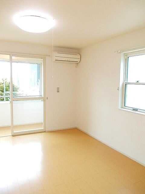 物件内観写真4　(洋室)