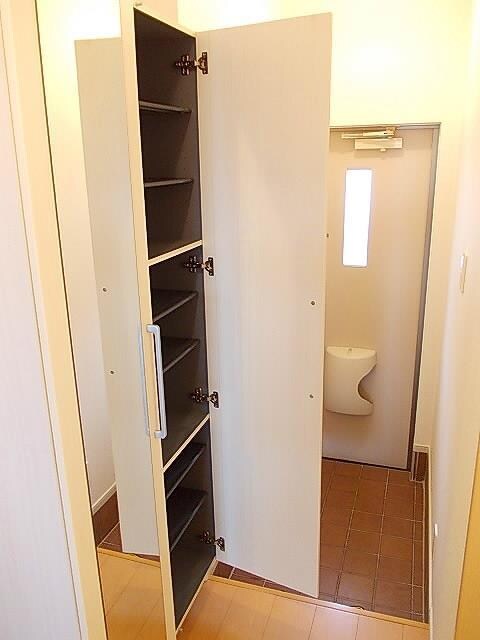 物件内観写真10　(玄関)