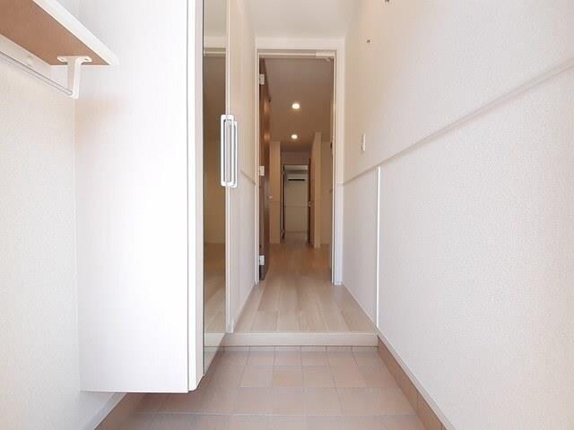 物件内観写真8　(玄関)