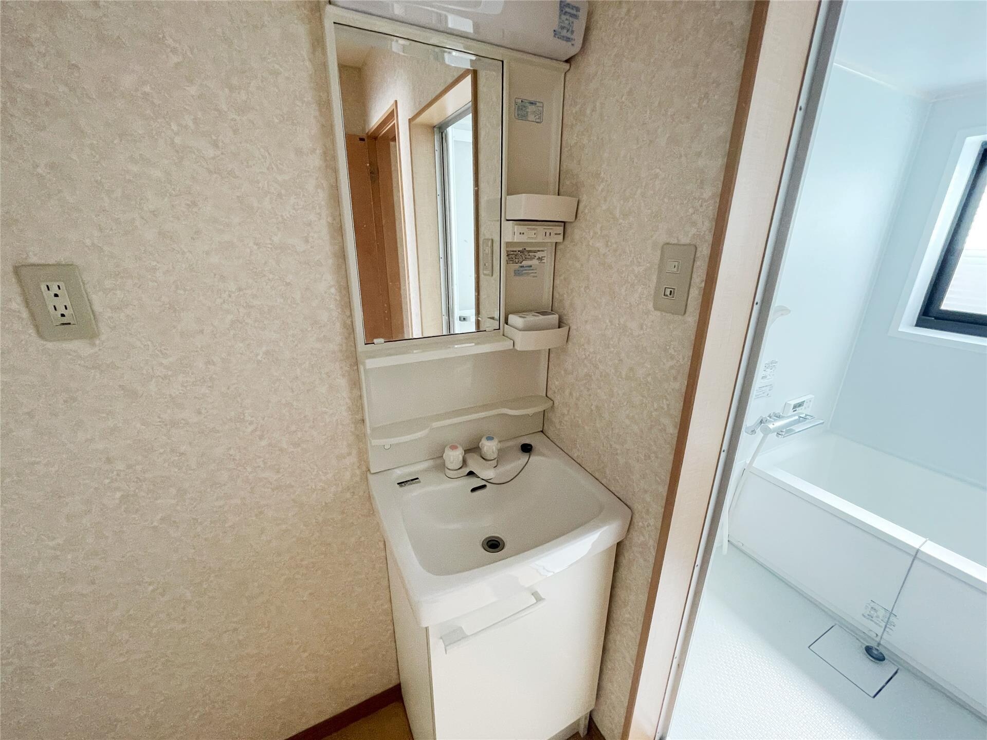 物件内観写真7　(洗面化粧台)