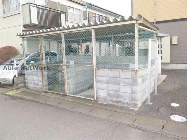 物件外観写真5　(専用ゴミ置き場)