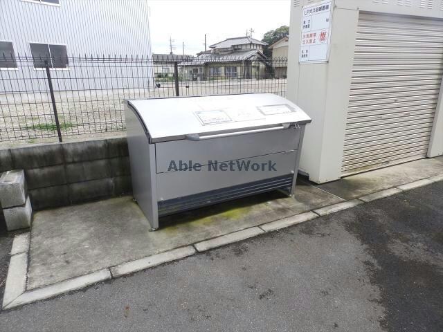 物件外観写真5　(専用ゴミ置き場)