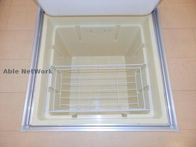 物件内観写真25　(床下収納)