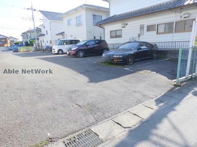 物件外観写真3　(駐車場)