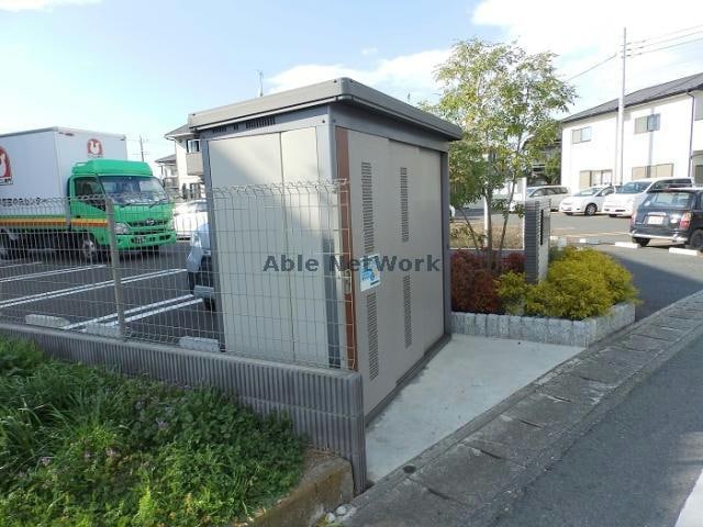 物件外観写真3　(ゴミ置き場)