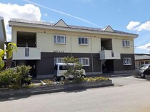 白新線・羽越本線（新潟県内） 新発田駅 2階建 築30年の外観写真