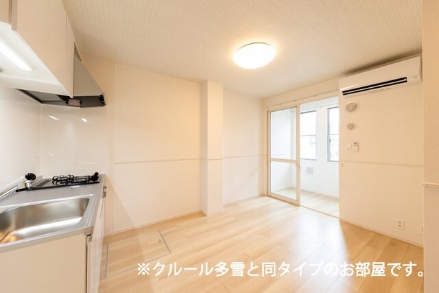 物件内観写真4　(居室・リビング)