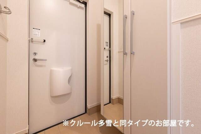 物件内観写真12　(玄関)