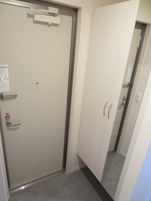 物件内観写真9　(玄関)