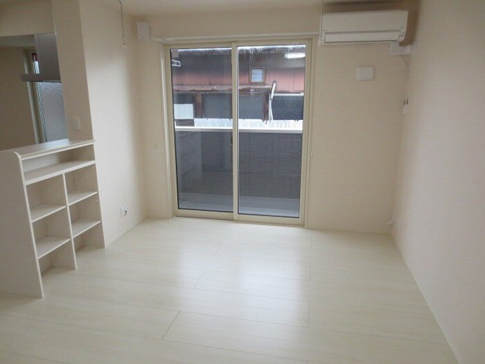 物件内観写真2　(LDK)