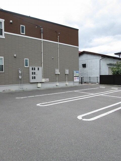 物件外観写真2　(駐車場)