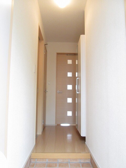 物件内観写真7　(玄関)