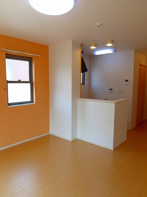 物件内観写真4　(居室・リビング)