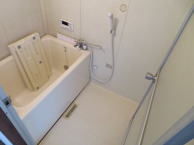 物件内観写真5　(落ち着いた空間のお風呂です)