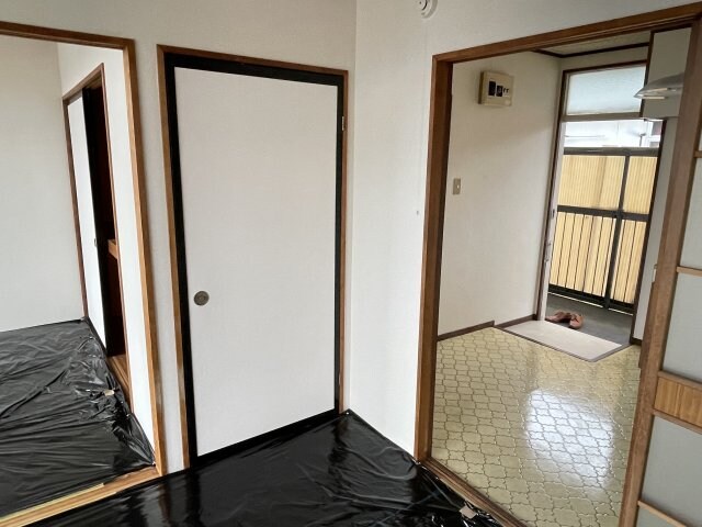 物件内観写真13　(明るい色調の室内です)