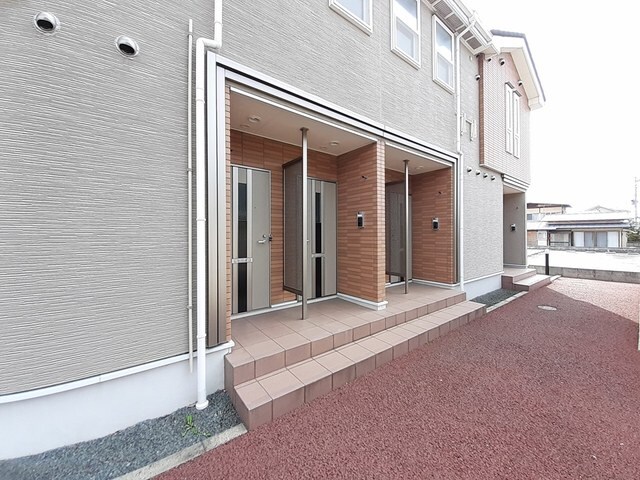 物件外観写真2　(エントランス)