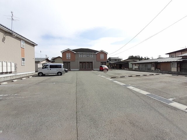 物件外観写真3　(駐車場)