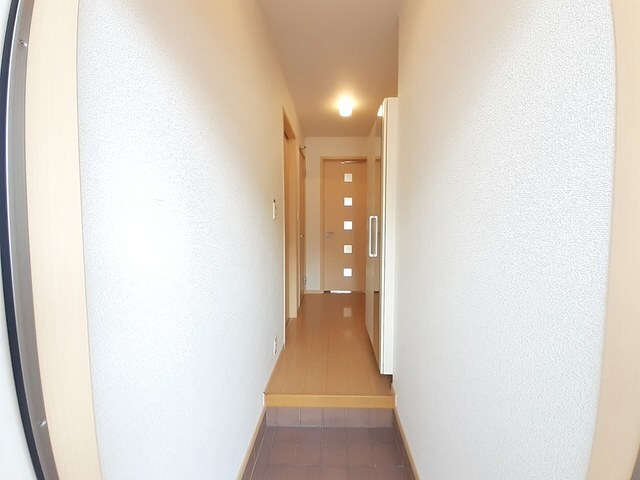 物件内観写真13　(玄関)