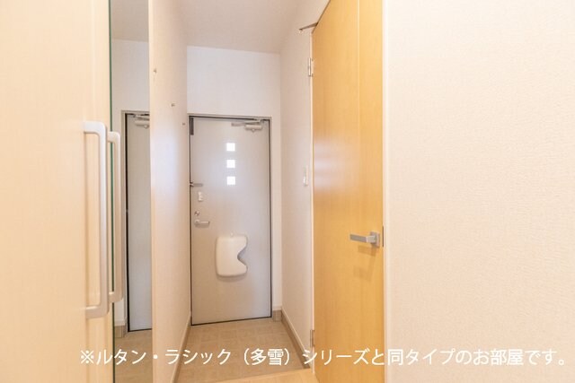 物件内観写真11　(玄関)