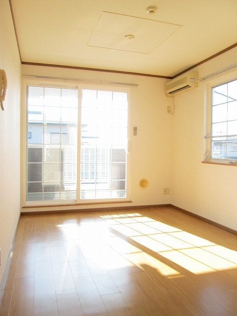 物件内観写真4　(居室・リビング)