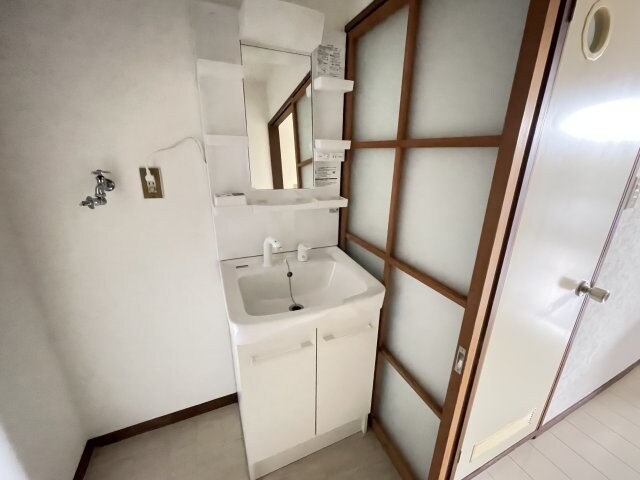 物件内観写真7　(新品洗面台付き)