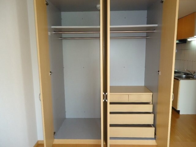 物件内観写真7　(収納（別室写真）)