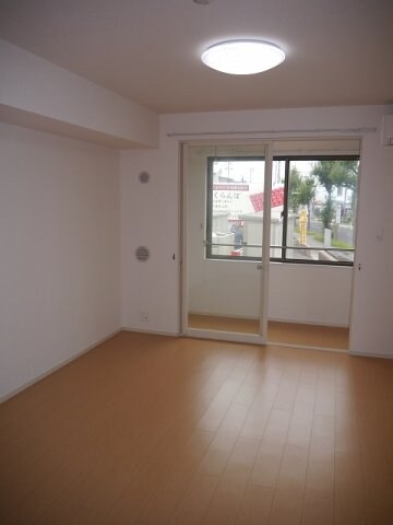 物件内観写真4　(居室・リビング)