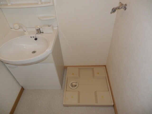 物件内観写真9　(明るい洗面所です)