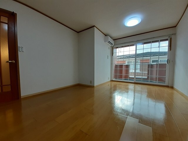 物件内観写真5　(居室・リビング)