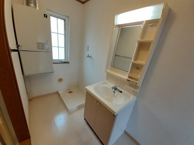 物件内観写真8　(洗面所)