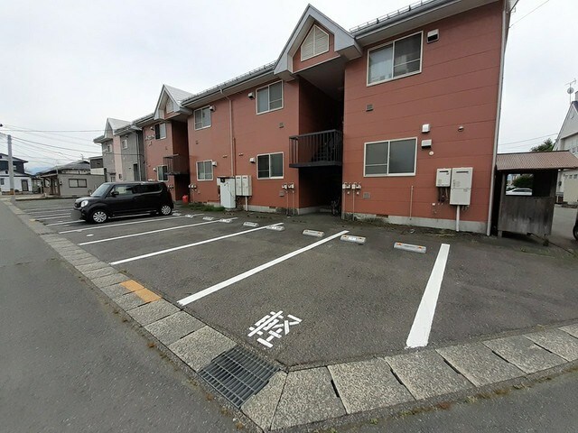 物件外観写真2　(駐車場)