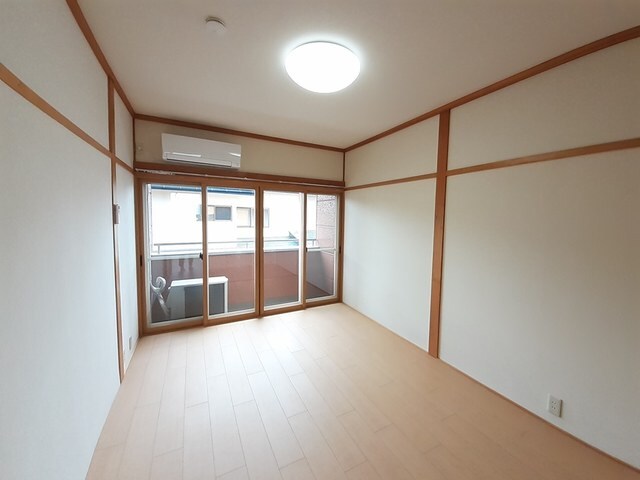 物件内観写真4　(居室・リビング)