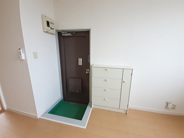 物件内観写真12　(玄関)