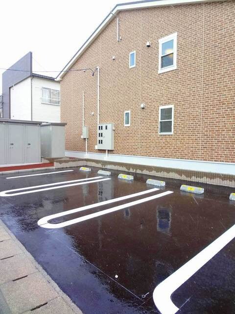 物件外観写真2　(駐車場)