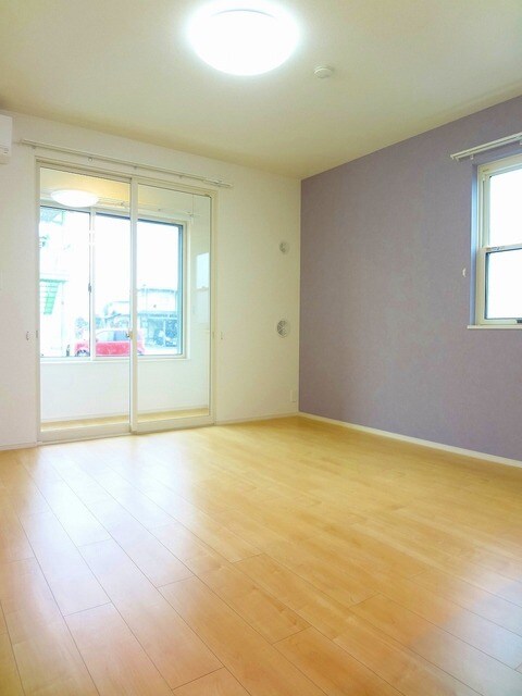 物件内観写真4　(居室・リビング)