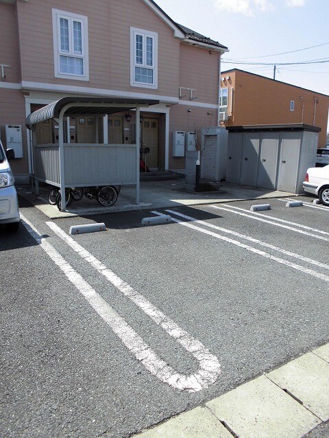 物件外観写真2　(駐車場)